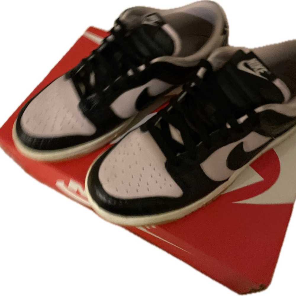 Nike Dunk Low Sneakers Slight variation in Sizing Women’s 9 Mens 7.5